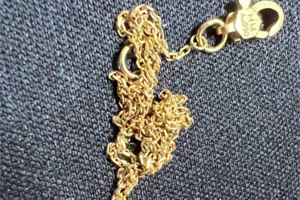 How to Untangle a Necklace?