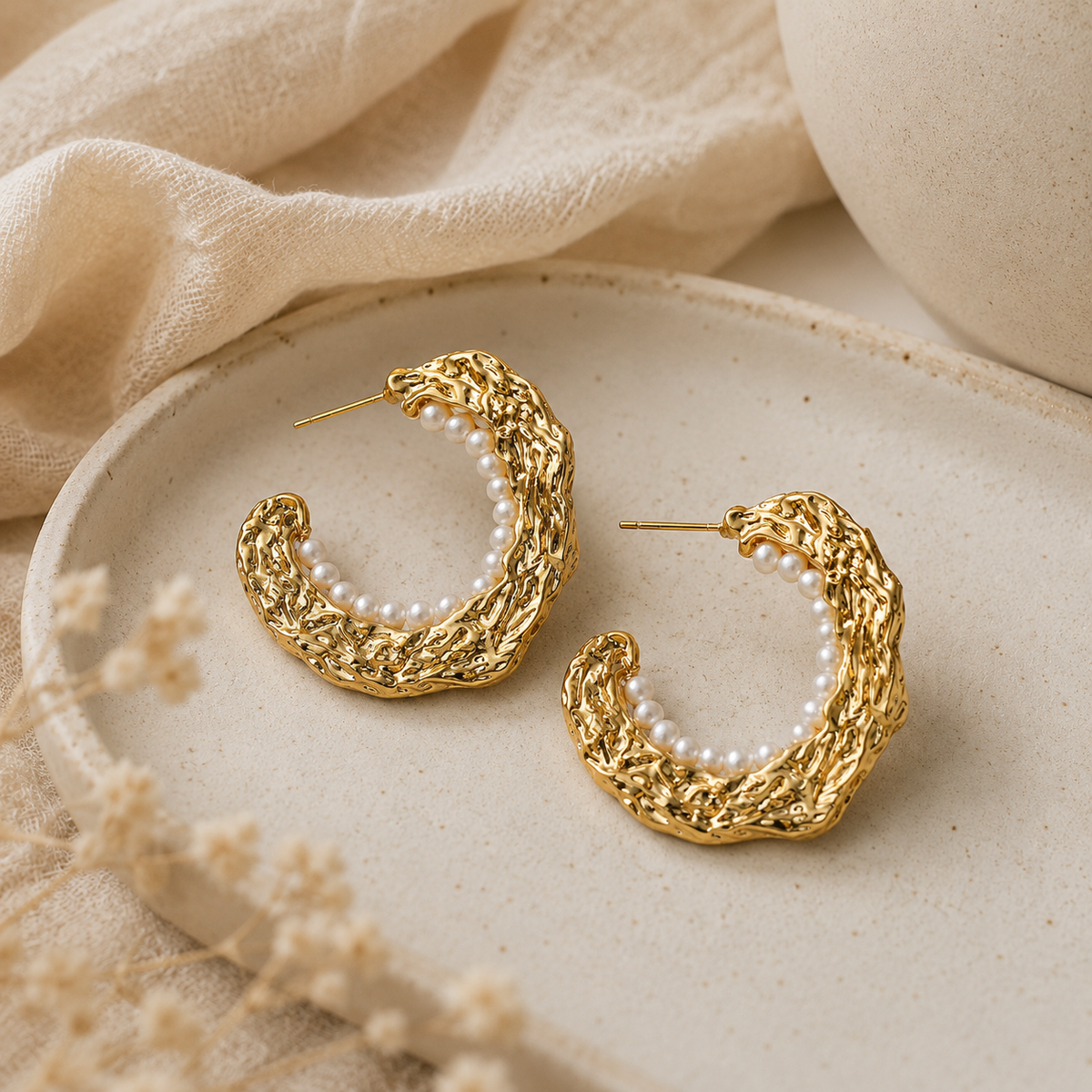 Minimal Pearl Dangle Earrings