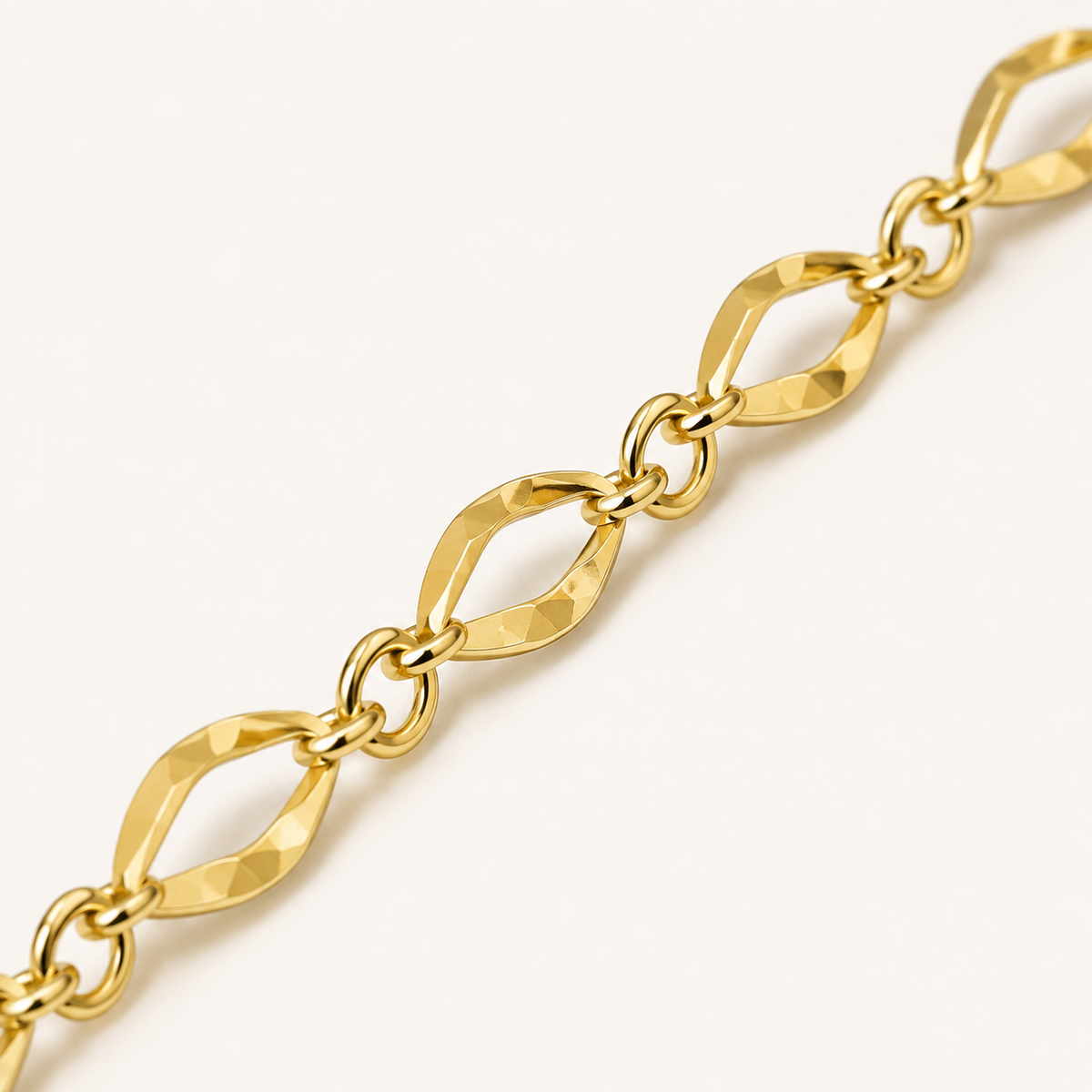 Dainty Lips Chain Necklace