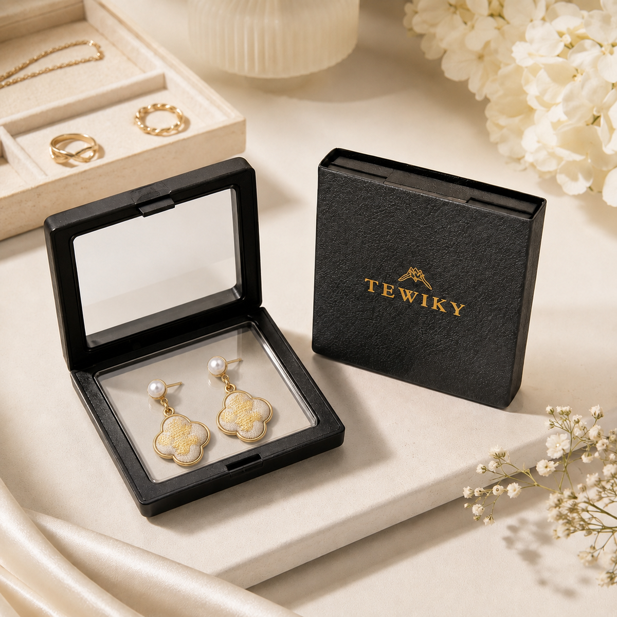 Brocade Clover Pearl Earrings