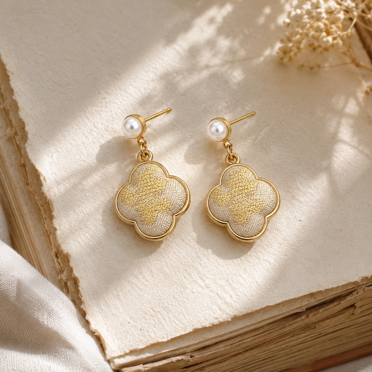 Brocade Clover Pearl Earrings