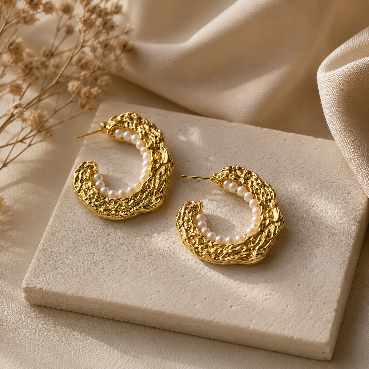 Minimal Pearl Dangle Earrings