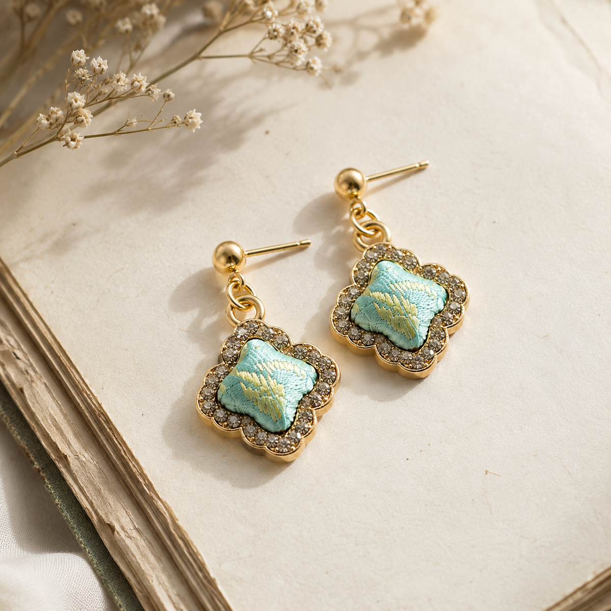 Cyan Clover Rhombus Earrings