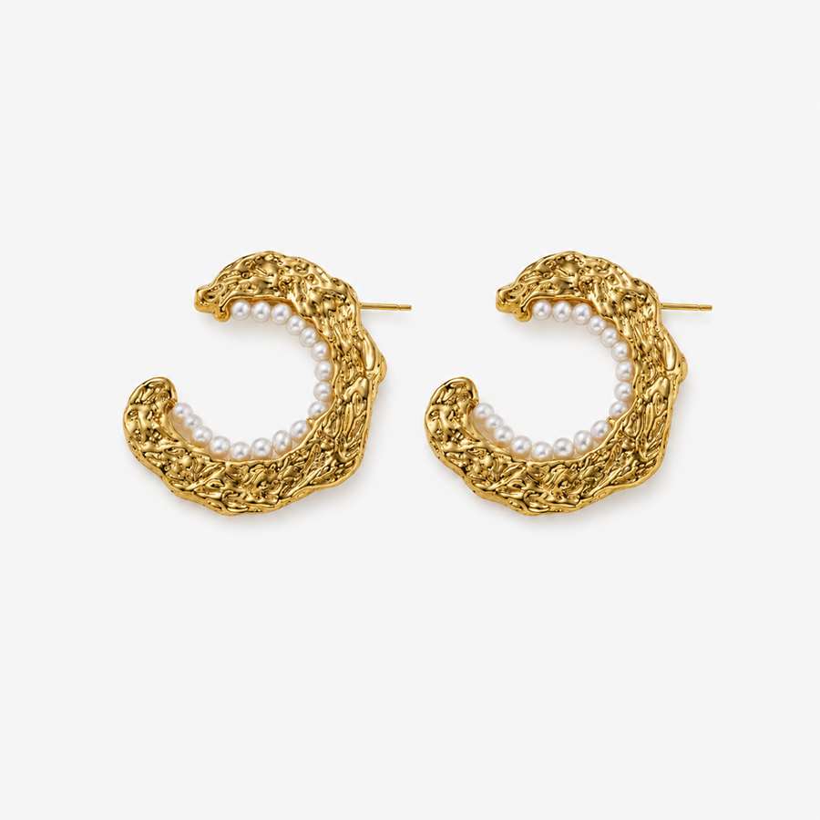Minimal Pearl Dangle Earrings