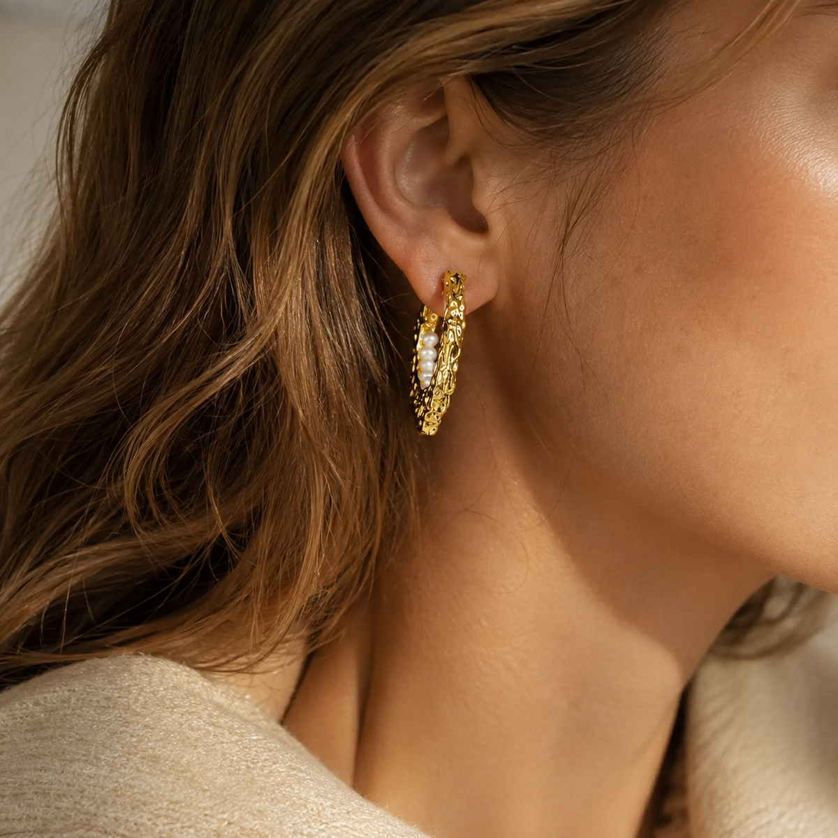 Minimal Pearl Dangle Earrings