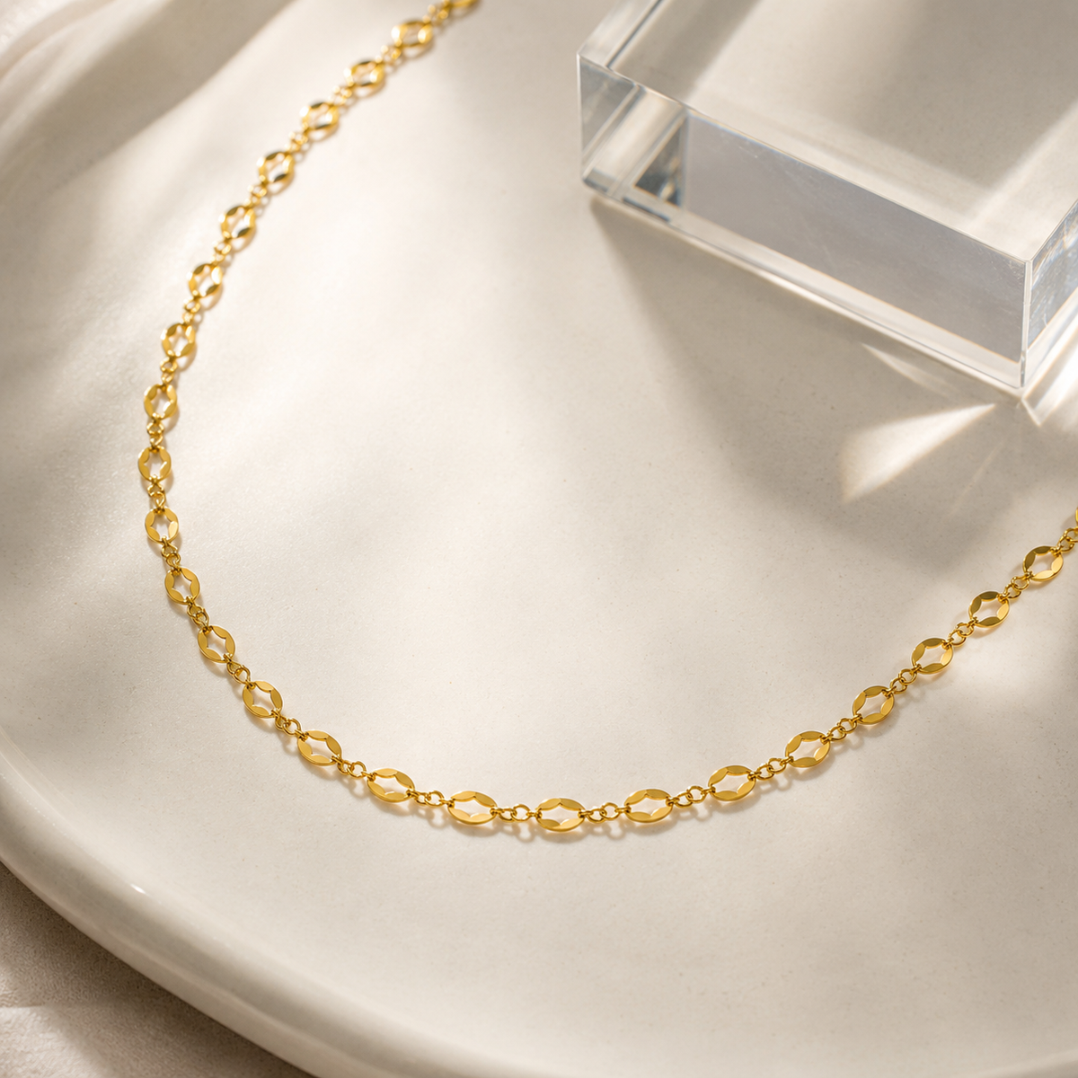 Dainty Lips Chain Necklace