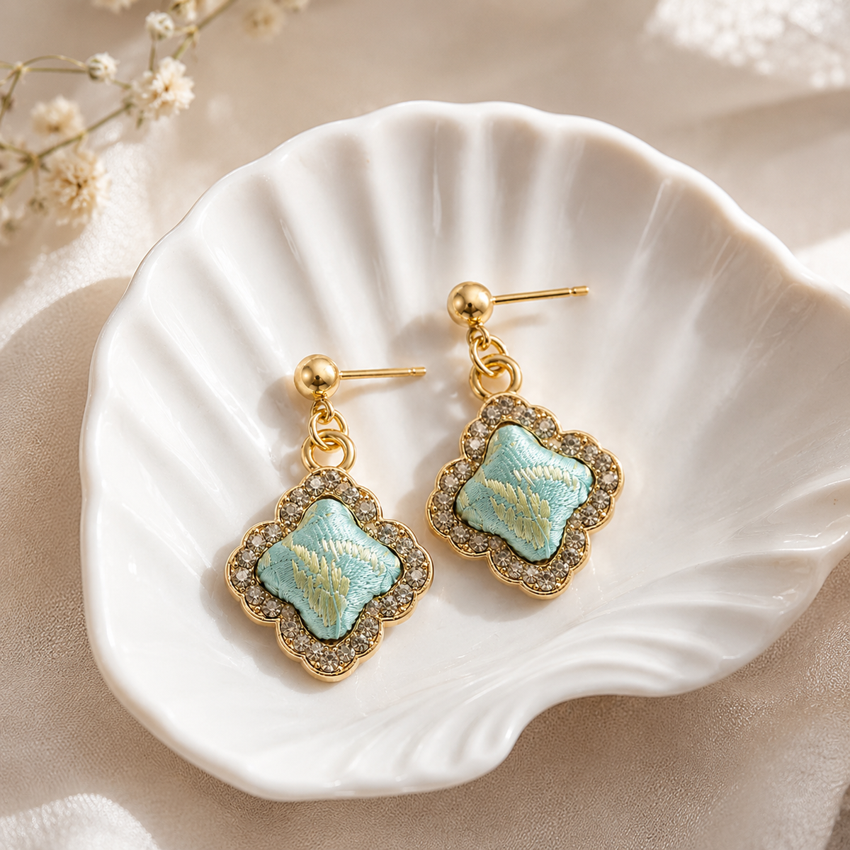 Cyan Clover Rhombus Earrings