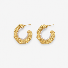 Minimal Pearl Dangle Earrings