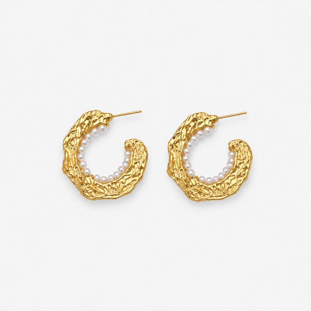 Minimal Pearl Dangle Earrings
